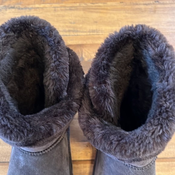 Lamo sheepskin lined boots, tan , size 10 - Picture 7 of 9